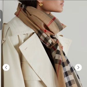 BURBERRY Beige Lightweight Check Scarf